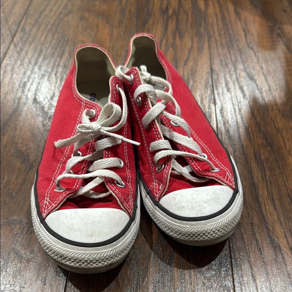 Converse Red Canvas Sneakers Classic Low-Top Youth size 3  used in good shape